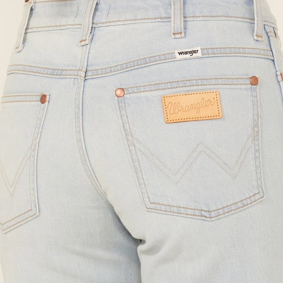 NWT WRANGLER Wanderer Mid Rise Light Wash Flare Jeans - Picture 4 of 15